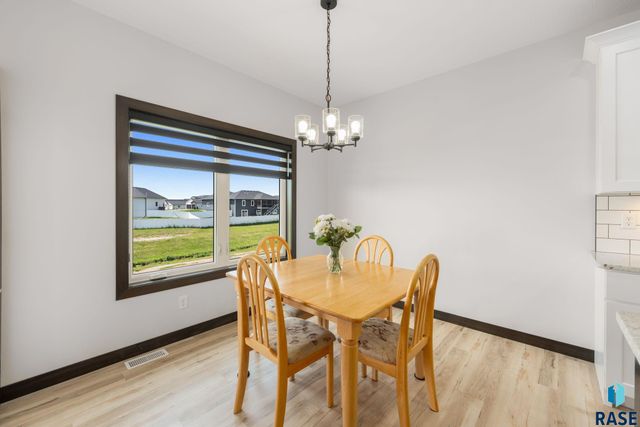 113 Central Park Ct Court, Harrisburg, SD 57032