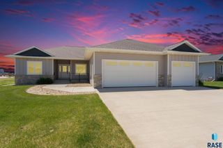 113 Central Park Ct Court, Harrisburg, SD 57032