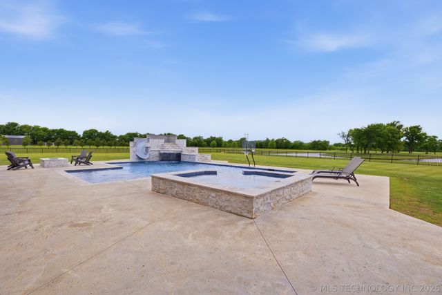 16924 S 31st East Avenue, Mounds, OK 74047