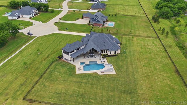 16924 S 31st East Avenue, Mounds, OK 74047