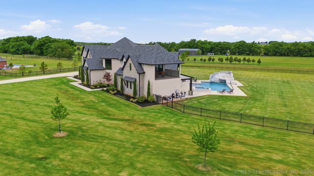 16924 S 31st East Avenue, Mounds, OK 74047