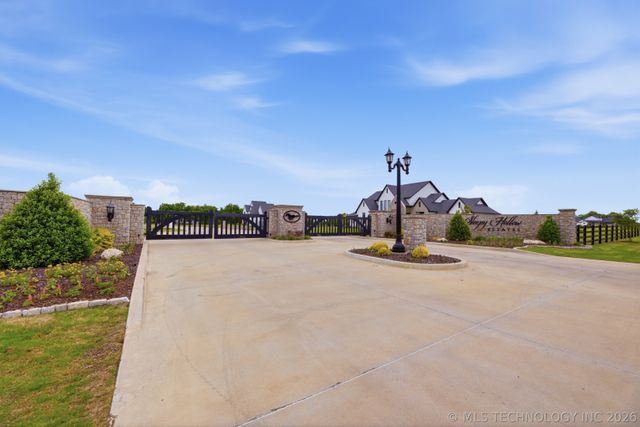 16924 S 31st East Avenue, Mounds, OK 74047