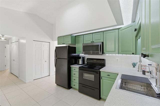 821 PINE STREET, Tarpon Springs, FL 34689