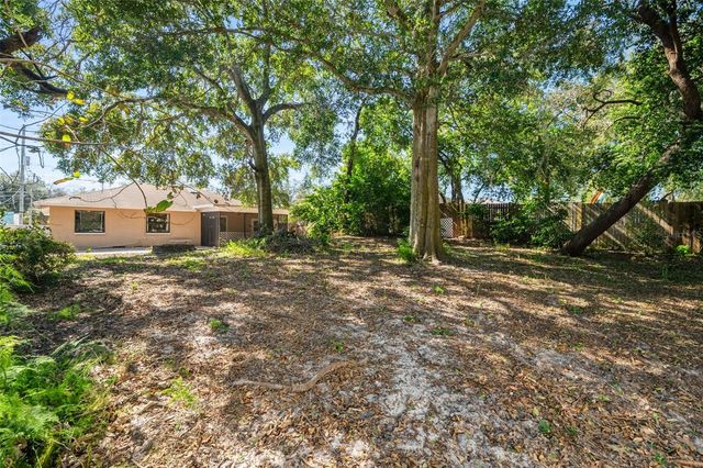 821 PINE STREET, Tarpon Springs, FL 34689