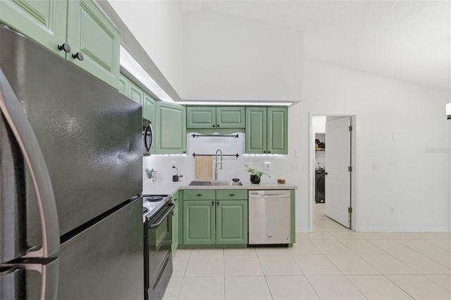 821 PINE STREET, Tarpon Springs, FL 34689