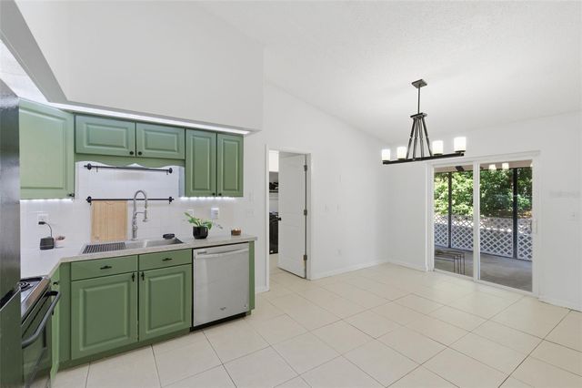 821 PINE STREET, Tarpon Springs, FL 34689