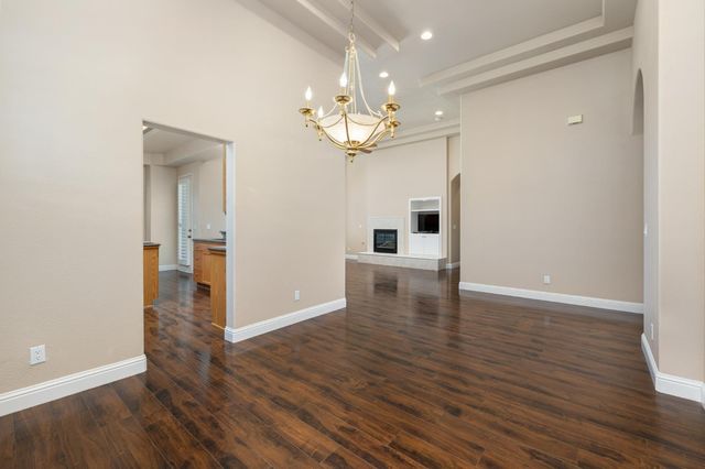 851 E Mill Creek Drive, Fresno, CA 93720
