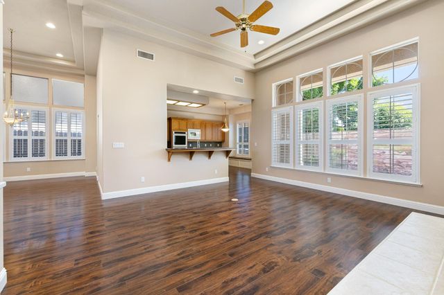 851 E Mill Creek Drive, Fresno, CA 93720