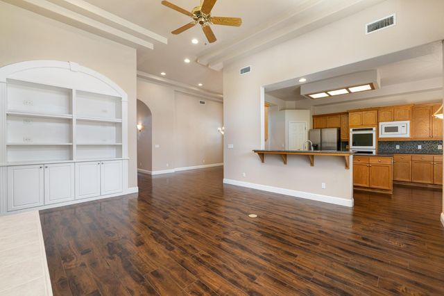 851 E Mill Creek Drive, Fresno, CA 93720