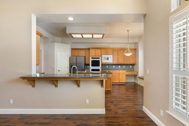 851 E Mill Creek Drive, Fresno, CA 93720