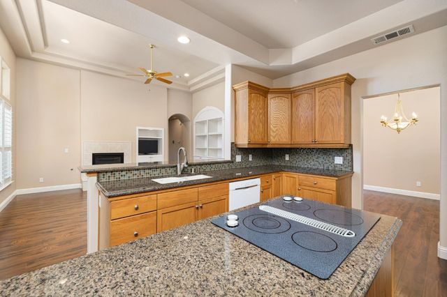 851 E Mill Creek Drive, Fresno, CA 93720