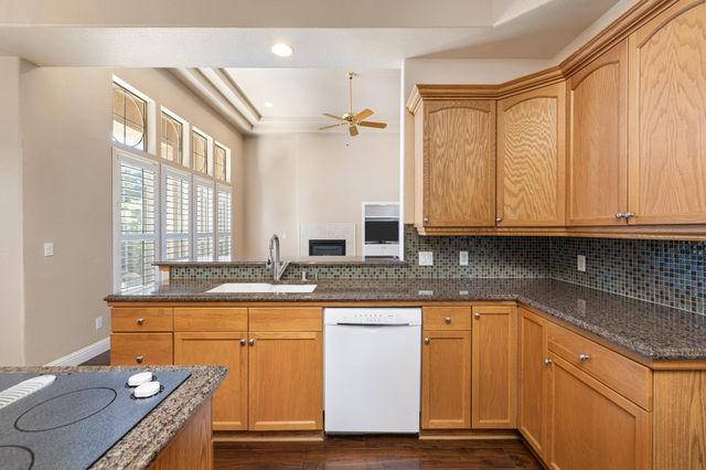 851 E Mill Creek Drive, Fresno, CA 93720