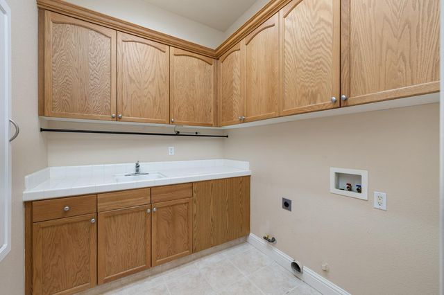 851 E Mill Creek Drive, Fresno, CA 93720