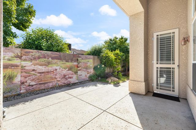 851 E Mill Creek Drive, Fresno, CA 93720