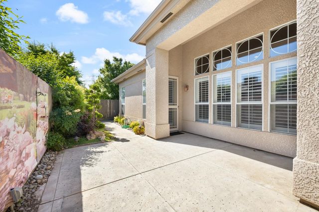 851 E Mill Creek Drive, Fresno, CA 93720