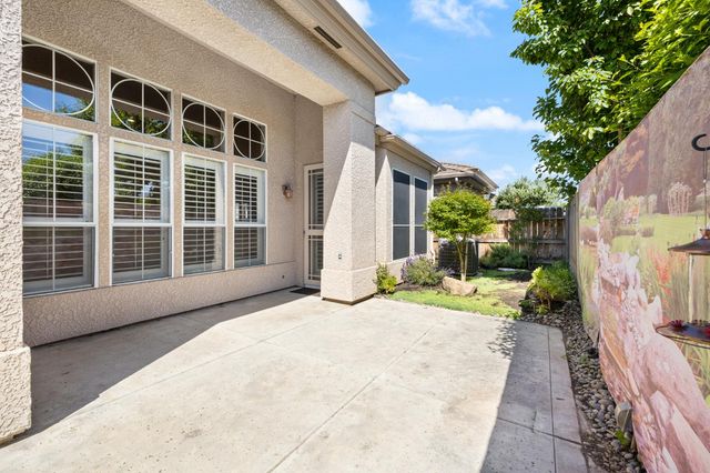 851 E Mill Creek Drive, Fresno, CA 93720