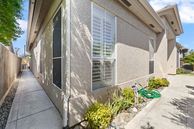 851 E Mill Creek Drive, Fresno, CA 93720