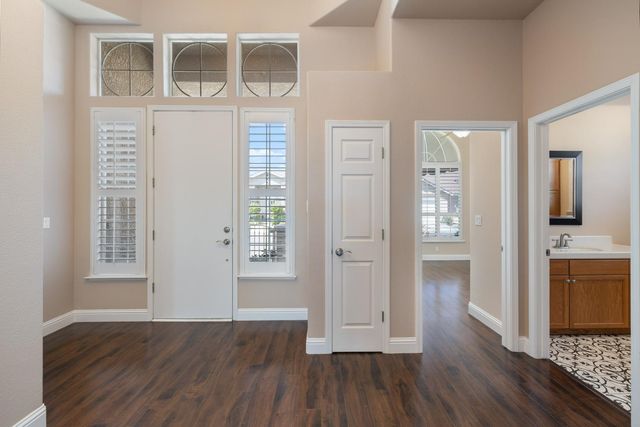 851 E Mill Creek Drive, Fresno, CA 93720