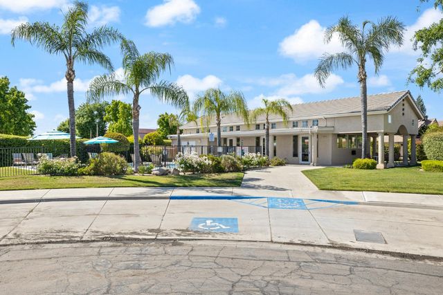 851 E Mill Creek Drive, Fresno, CA 93720