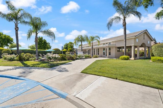 851 E Mill Creek Drive, Fresno, CA 93720