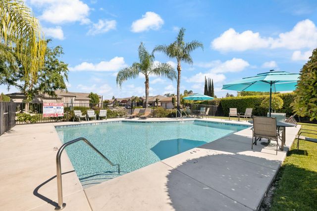 851 E Mill Creek Drive, Fresno, CA 93720