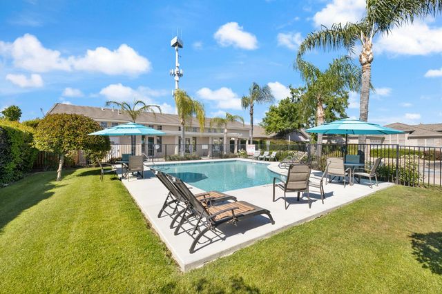 851 E Mill Creek Drive, Fresno, CA 93720