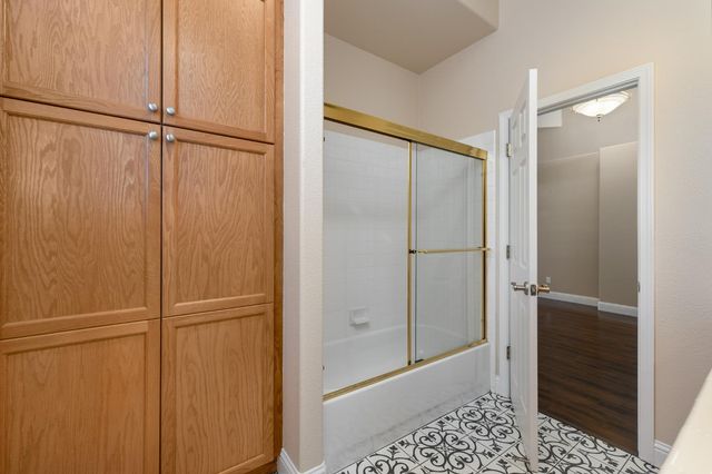 851 E Mill Creek Drive, Fresno, CA 93720