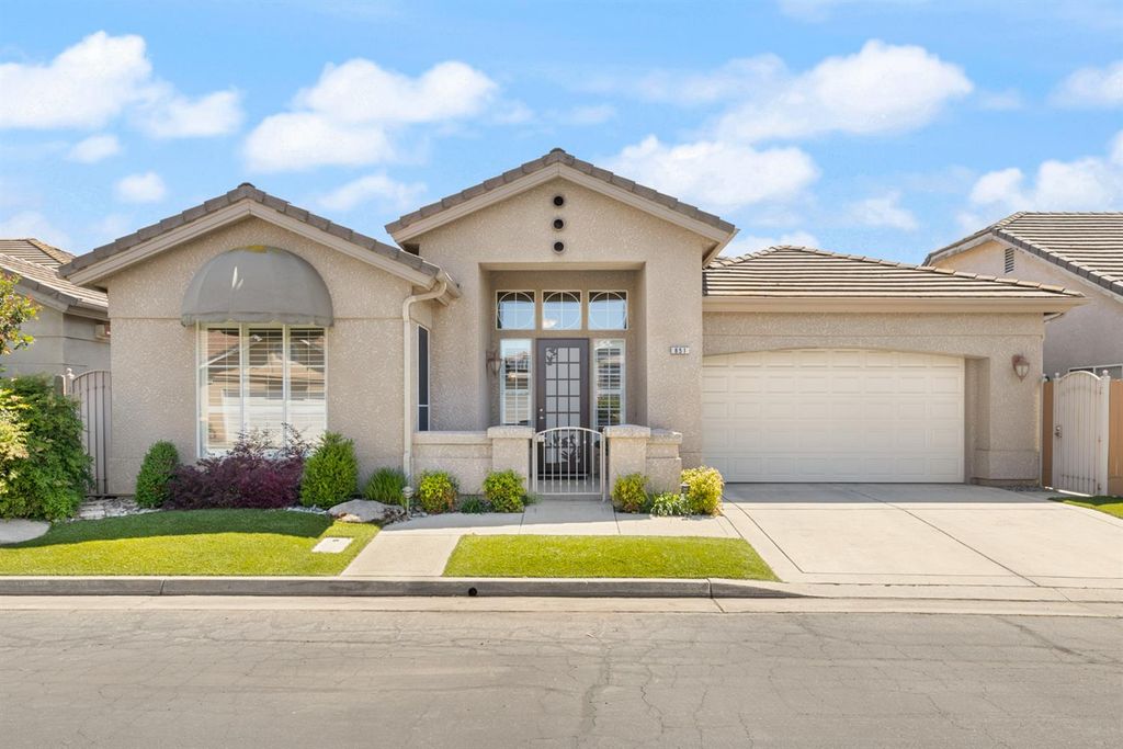 851 E Mill Creek Drive, Fresno, CA 93720