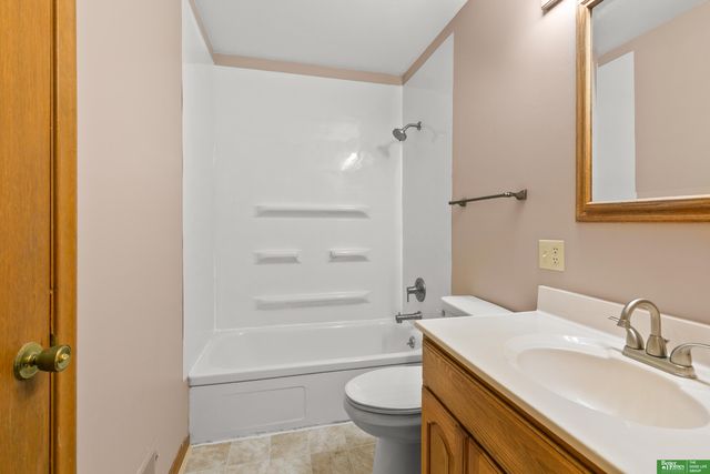4216 N 91st Street, Omaha, NE 68134