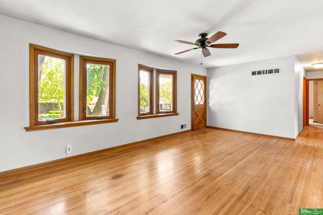 4216 N 91st Street, Omaha, NE 68134
