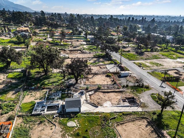 369 E Altadena Dr, Altadena, CA 91001