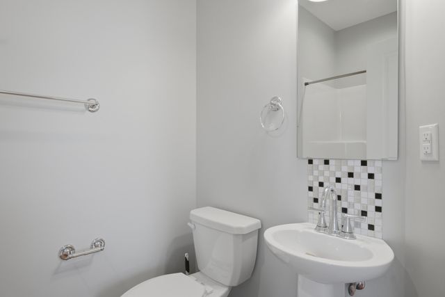 3837 Colonial Green CIR, Roanoke, VA 24018