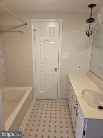 1209 PERRY WILLIAM DR, Mclean, VA 22101