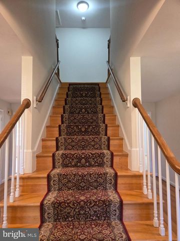 1209 PERRY WILLIAM DR, Mclean, VA 22101