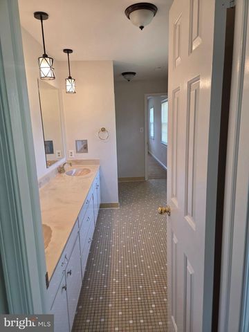 1209 PERRY WILLIAM DR, Mclean, VA 22101