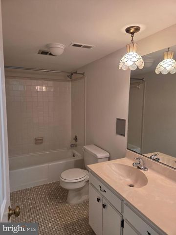 1209 PERRY WILLIAM DR, Mclean, VA 22101