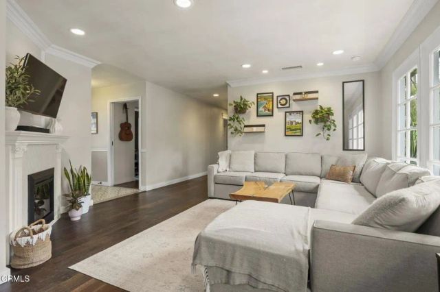 630 Redwood Avenue, Ventura, CA 93003