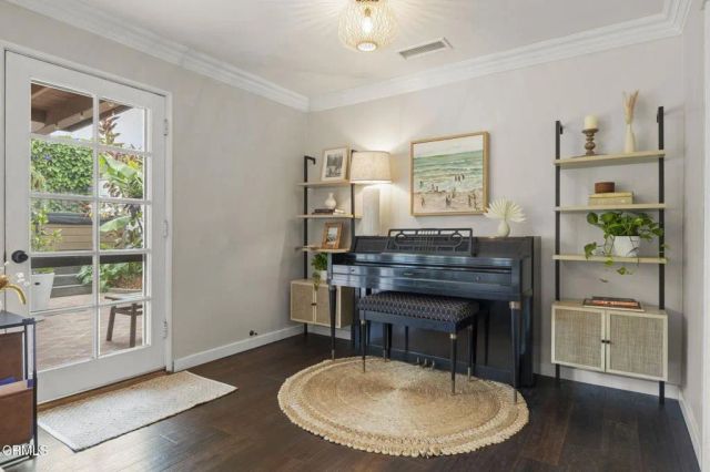 630 Redwood Avenue, Ventura, CA 93003