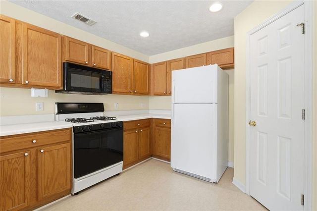 337 W Oaks Trail, Woodstock, GA 30188