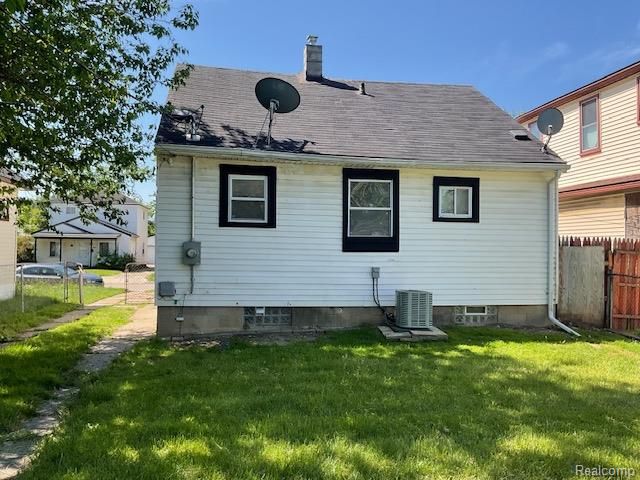 7235 Maxwell Avenue, Warren, MI 48091