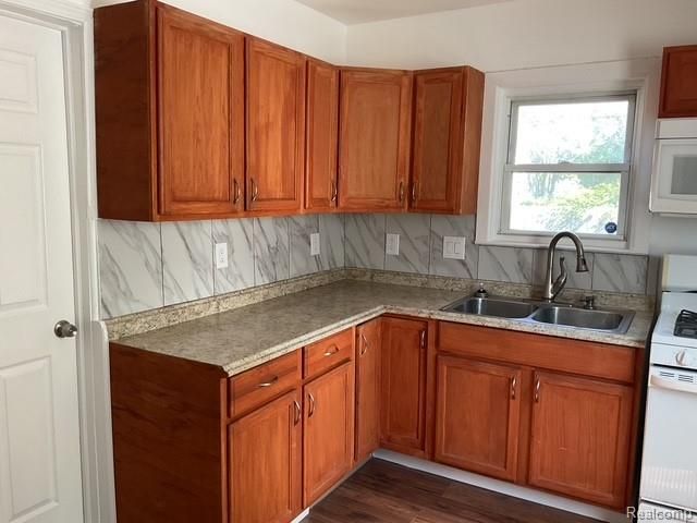 7235 Maxwell Avenue, Warren, MI 48091