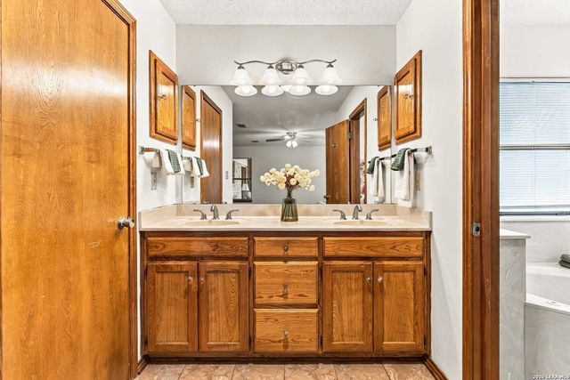 850 MISSION HILLS DR, New Braunfels, TX 78130