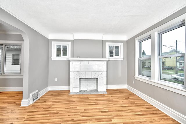 345 E Goulson Avenue, Hazel Park, MI 48030