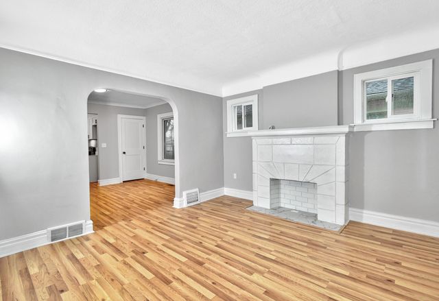 345 E Goulson Avenue, Hazel Park, MI 48030