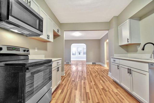 345 E Goulson Avenue, Hazel Park, MI 48030