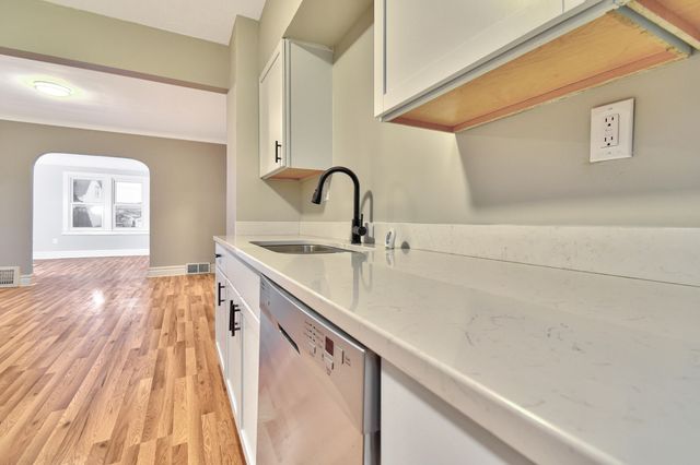 345 E Goulson Avenue, Hazel Park, MI 48030