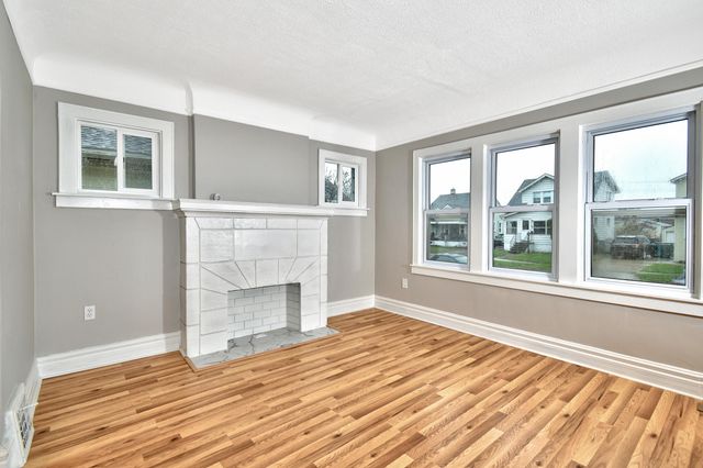 345 E Goulson Avenue, Hazel Park, MI 48030