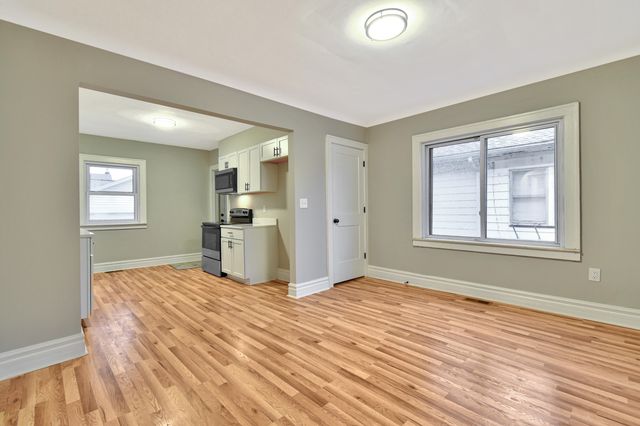 345 E Goulson Avenue, Hazel Park, MI 48030