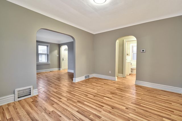 345 E Goulson Avenue, Hazel Park, MI 48030