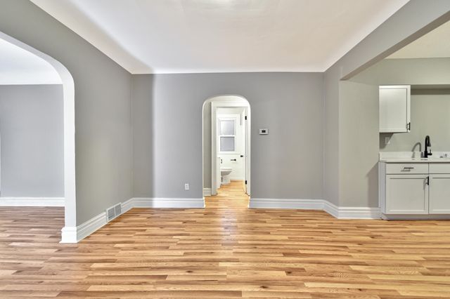 345 E Goulson Avenue, Hazel Park, MI 48030